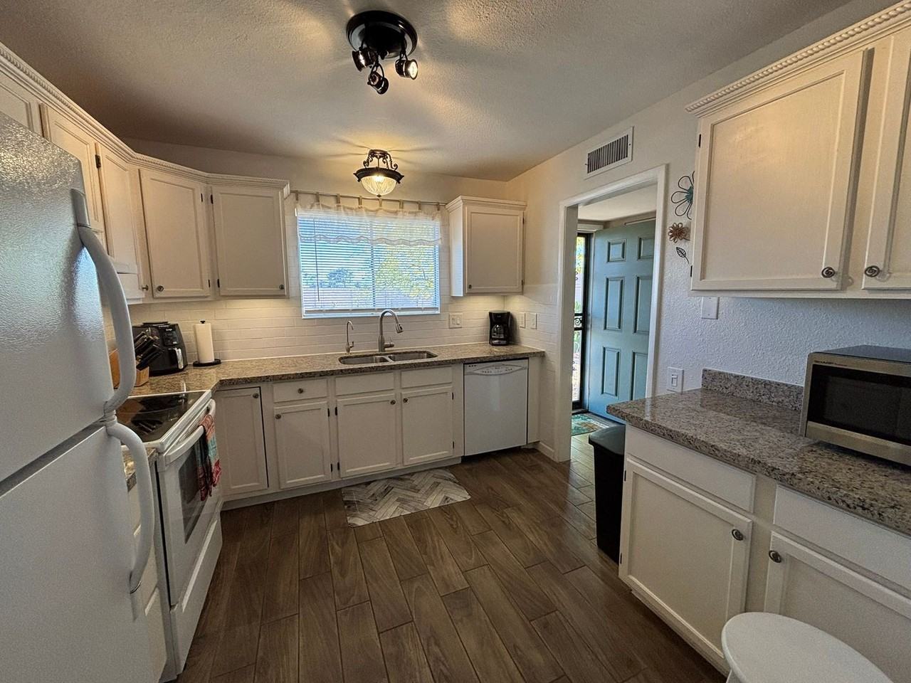 729 Leisure World - Photo 4 of 34
