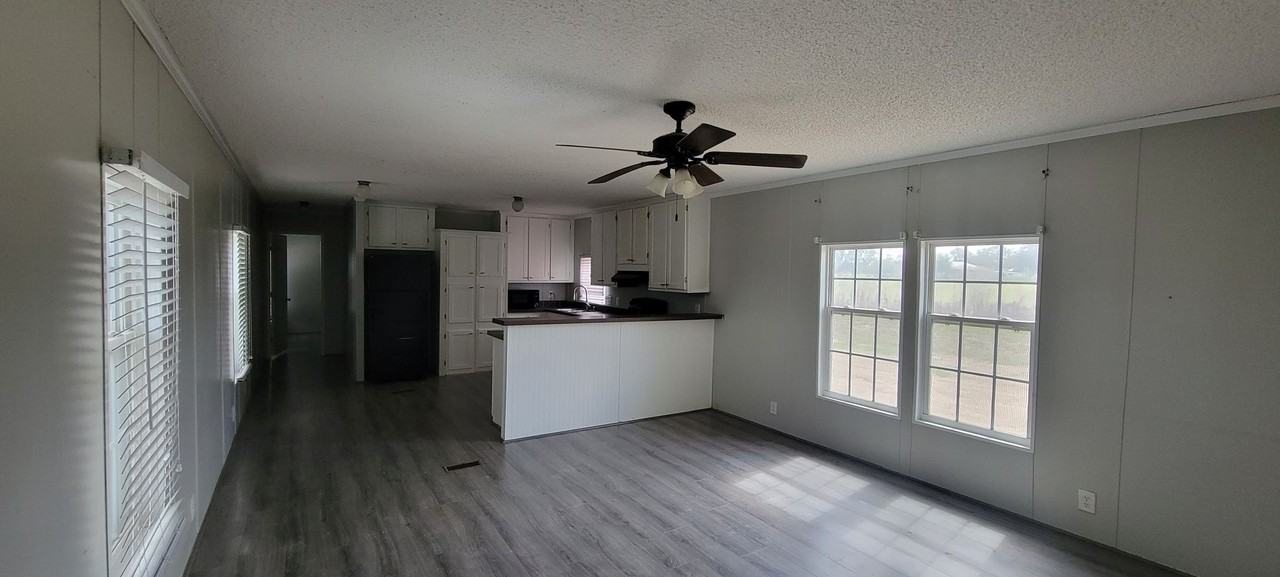 184 184 Harvey Rd - Photo 2 of 12