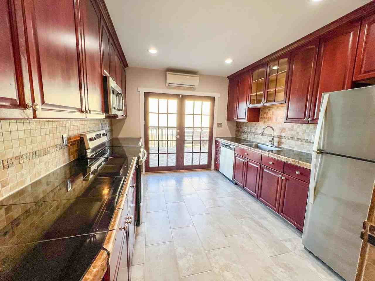 105 7th St - Photo 5 of 15