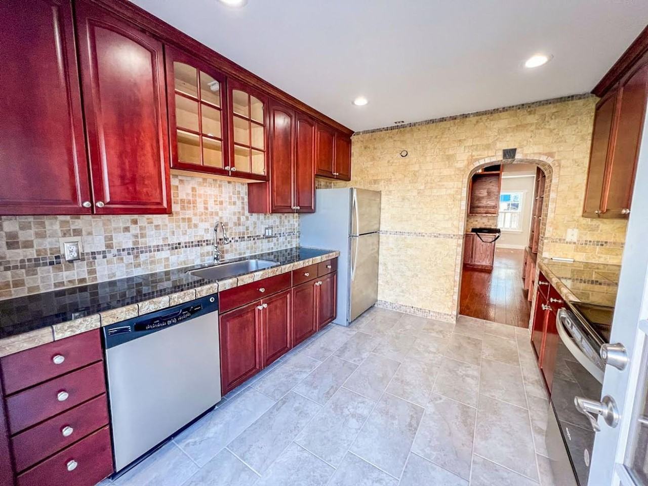 105 7th St - Photo 6 of 15