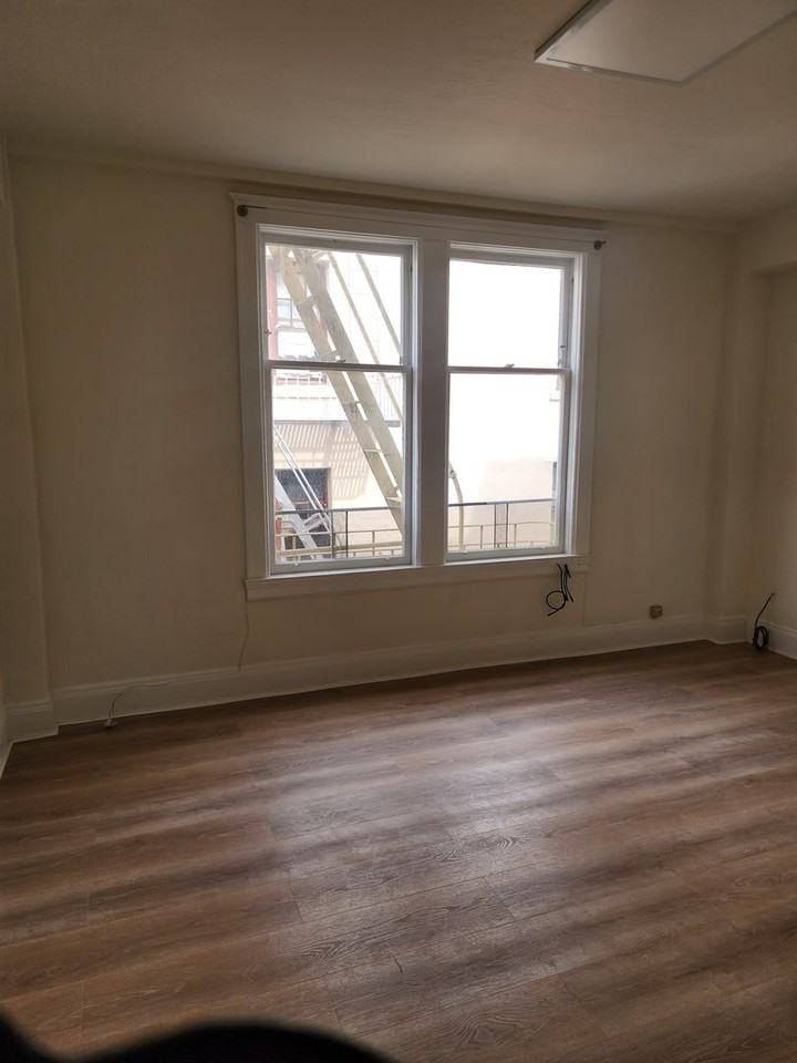 1220 Powell St #3 - Photo 2 of 4