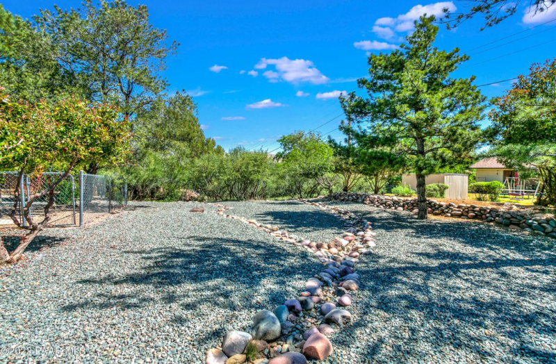 725 Meadowlark Ln - Photo 3 of 7