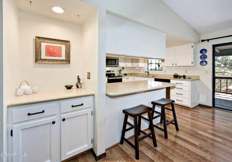 725 Meadowlark Ln - Photo 4 of 7