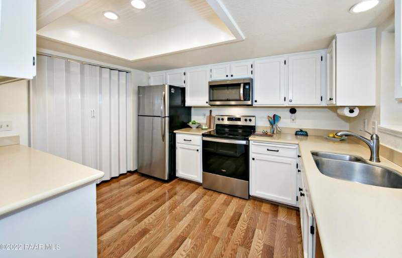 725 Meadowlark Ln - Photo 6 of 7