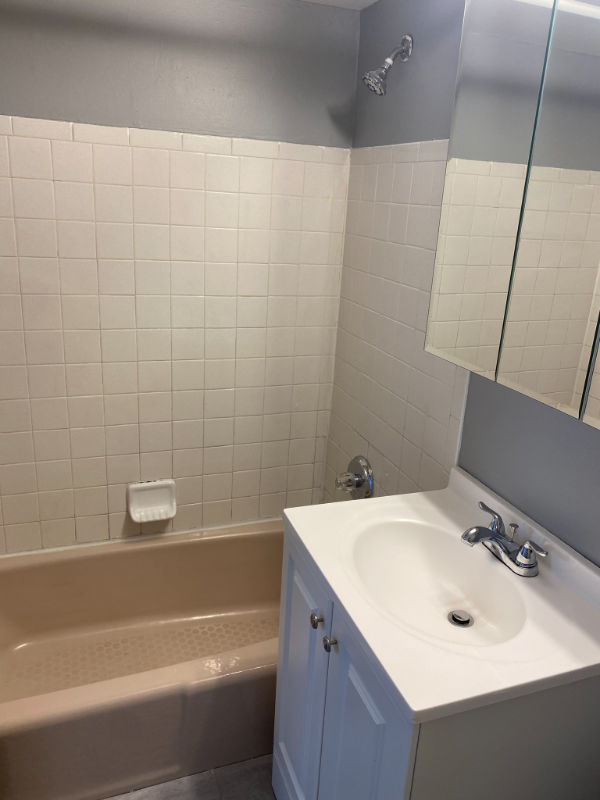 7041 170th St #2S - Photo 6 of 12