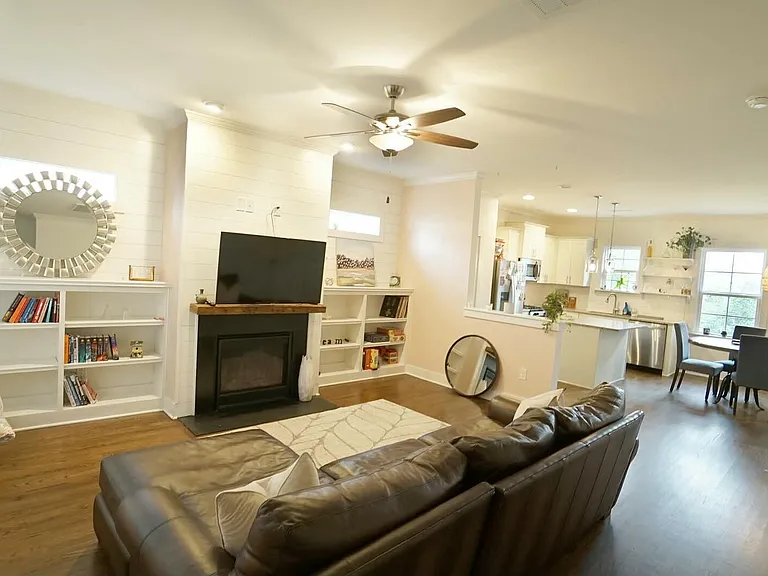 100 E Delafield Ave - Photo 2 of 15