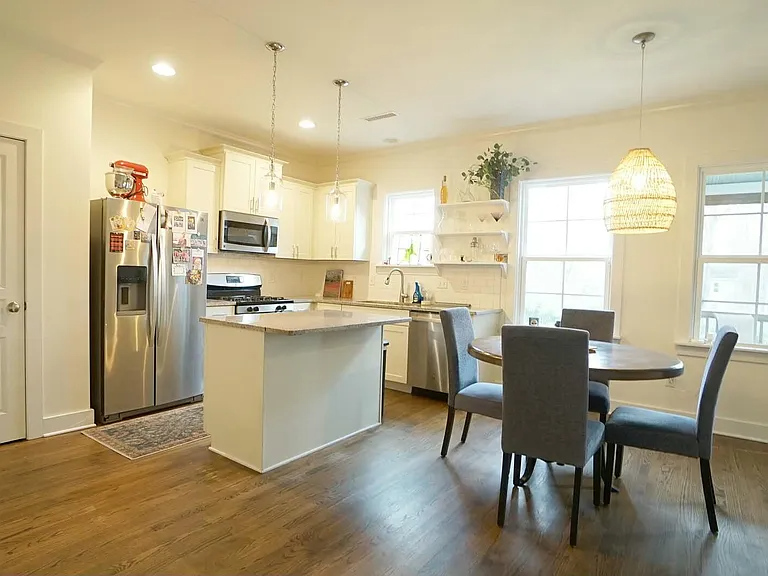 100 E Delafield Ave - Photo 3 of 15