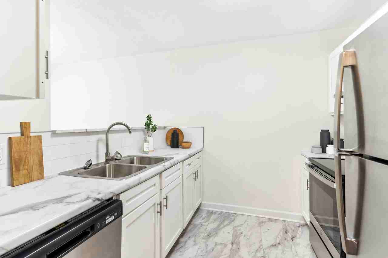 The Bellevue at 1045 - Photo 2 of 6