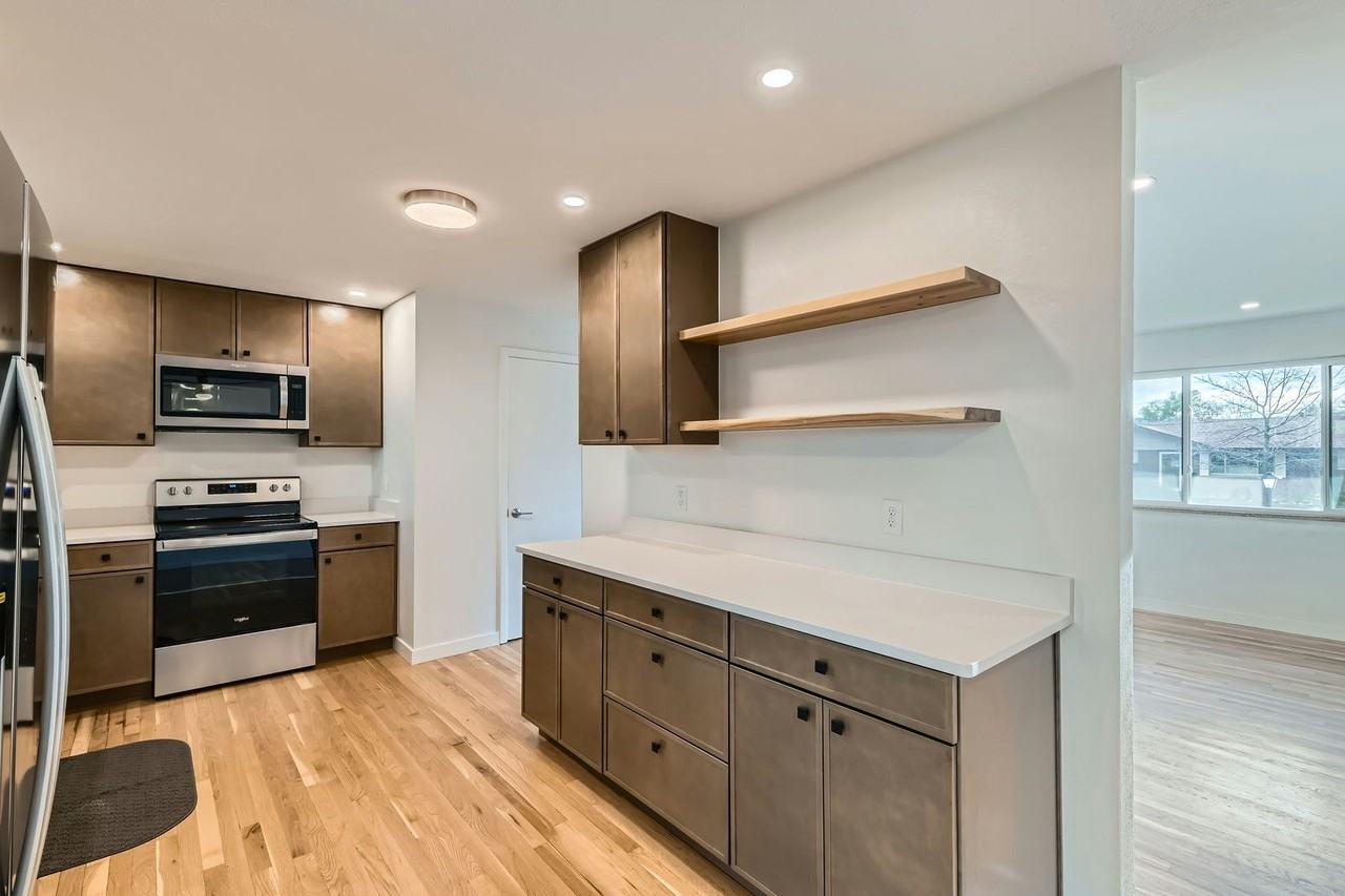 1430 Lashley Street - Photo 4 of 28