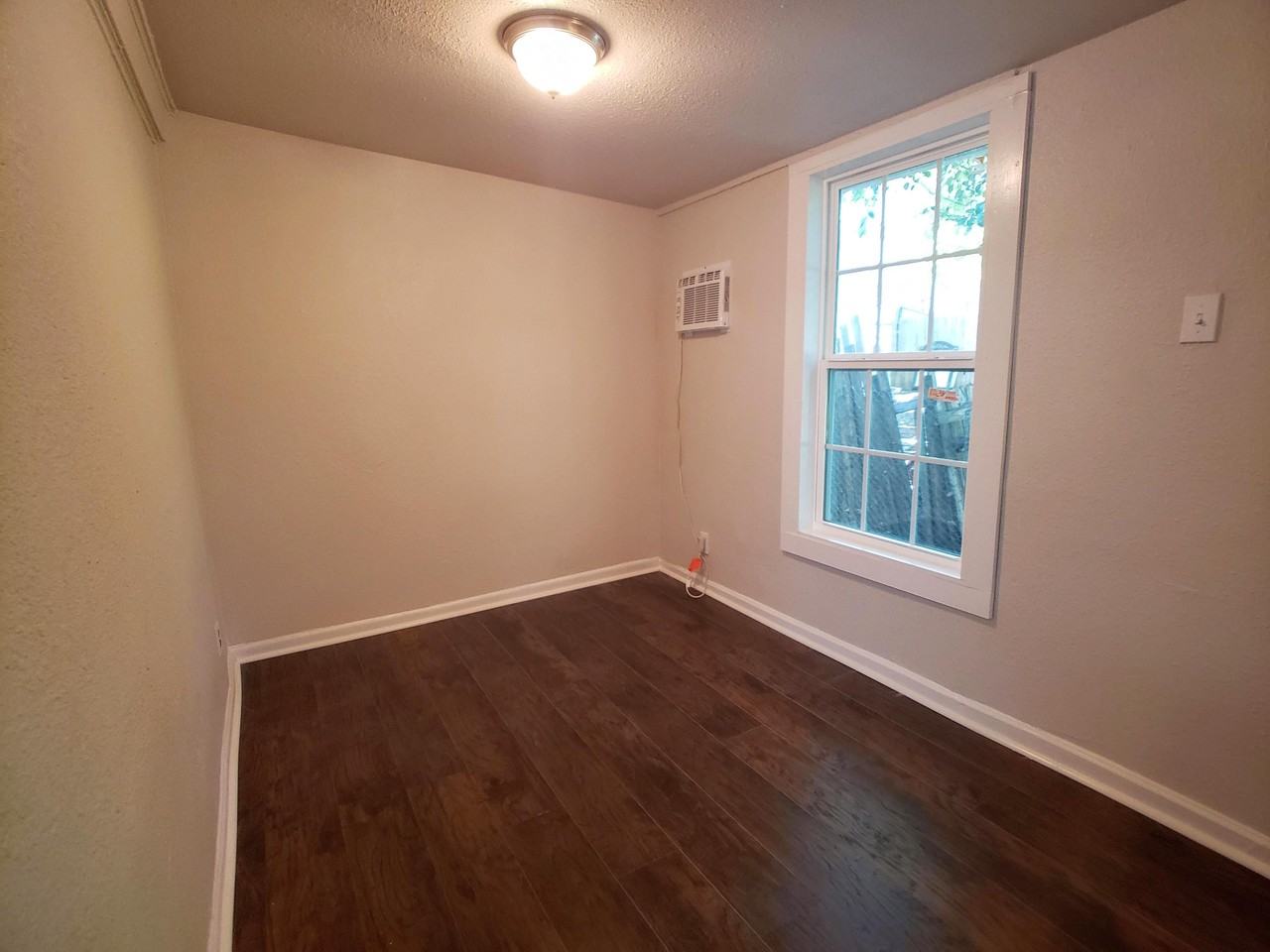 1529 N. Walters - Photo 2 of 10