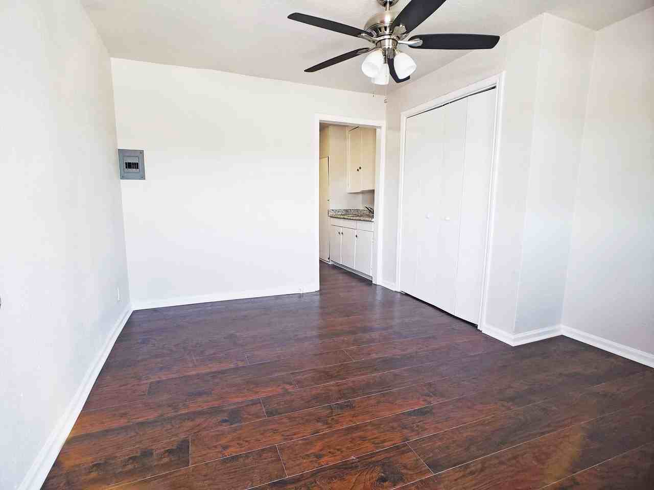 1529 N. Walters - Photo 3 of 10