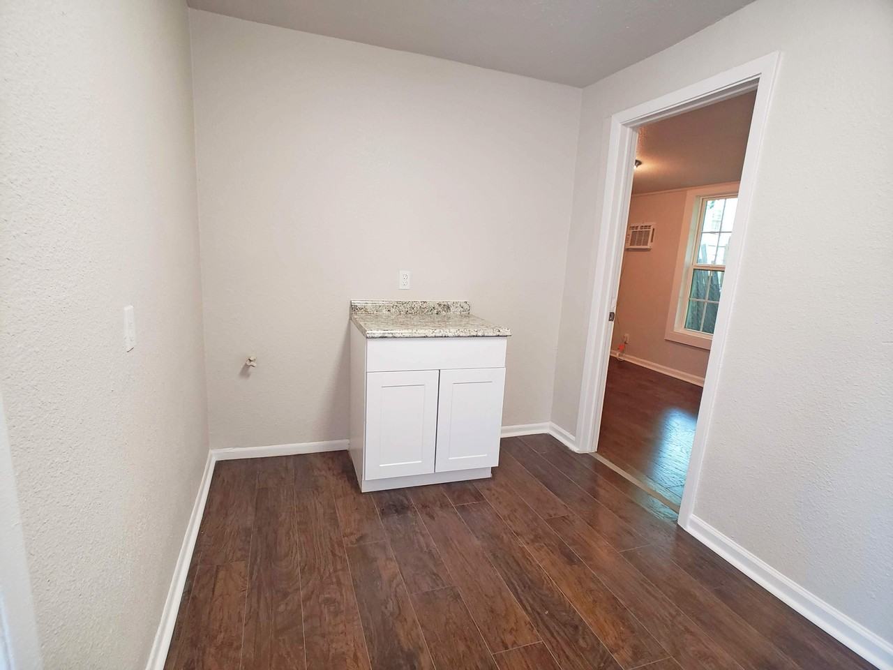 1529 N. Walters - Photo 5 of 10