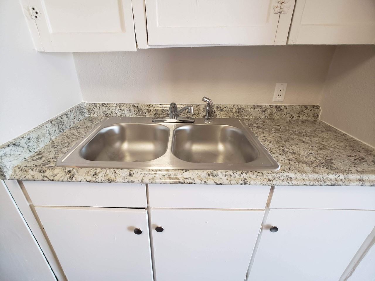 1529 N. Walters - Photo 7 of 10