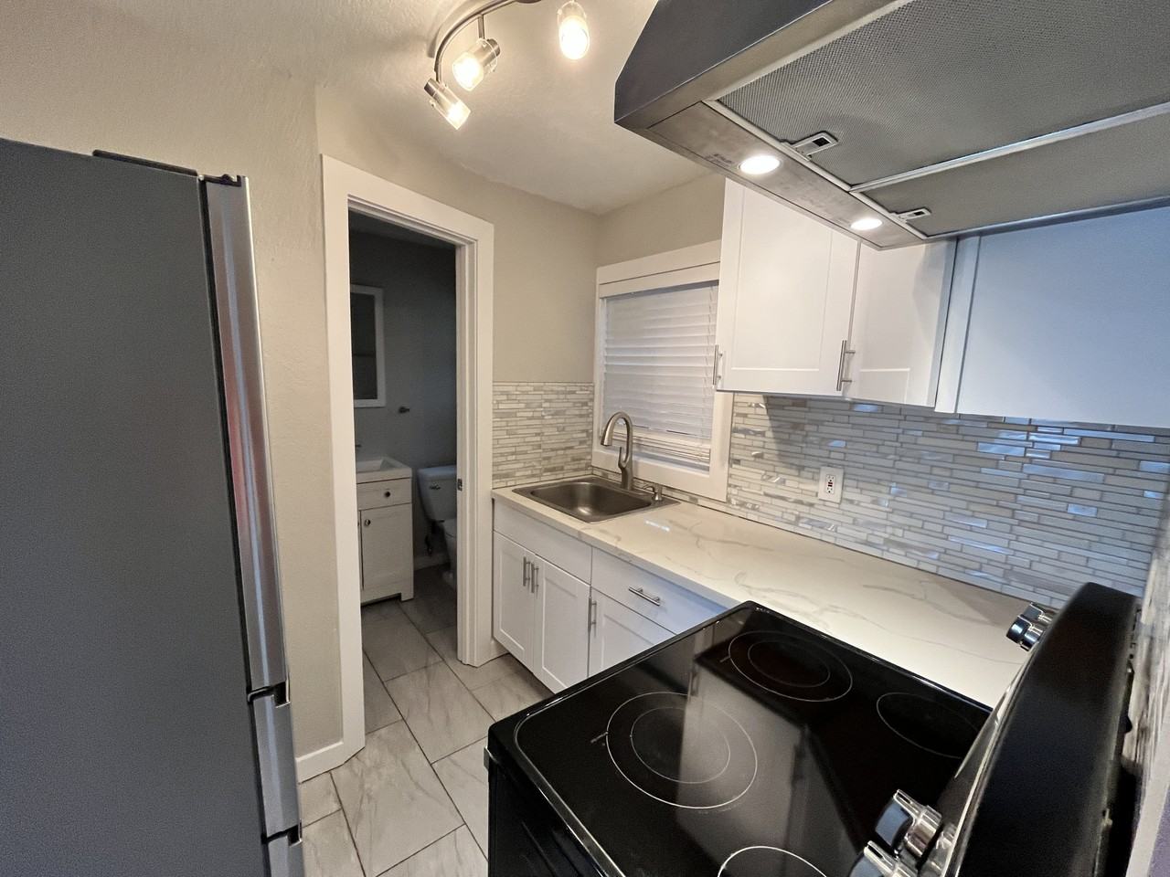 5009 Northeast Hazel Dell Avenue - Photo 4 of 50