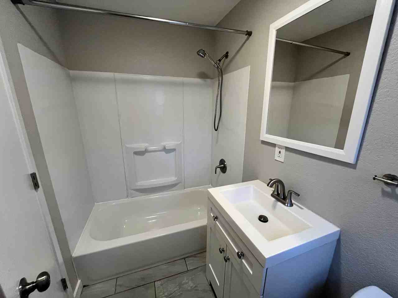 5009 Northeast Hazel Dell Avenue - Photo 5 of 50