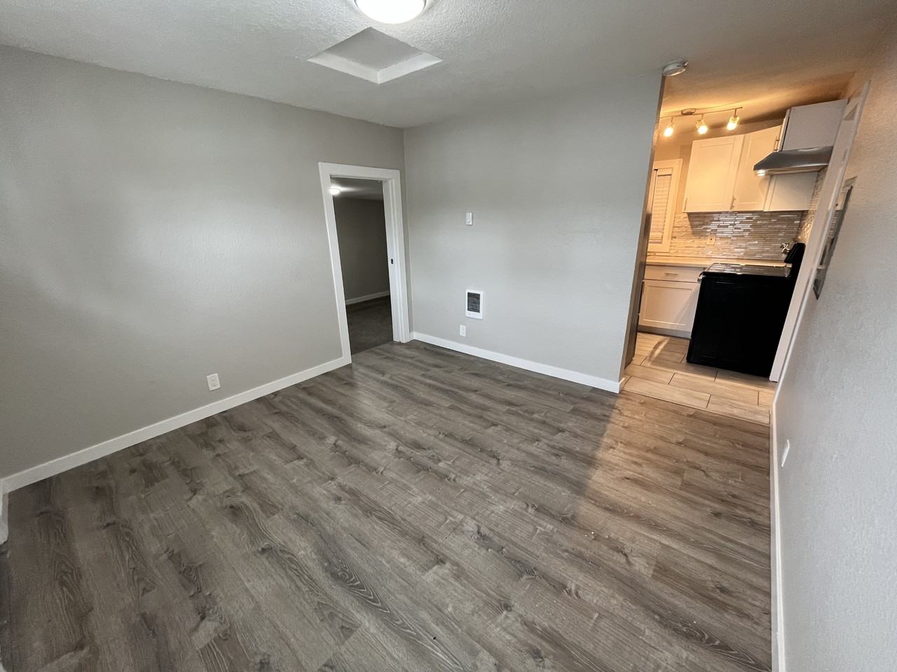 5009 Northeast Hazel Dell Avenue - Photo 6 of 50