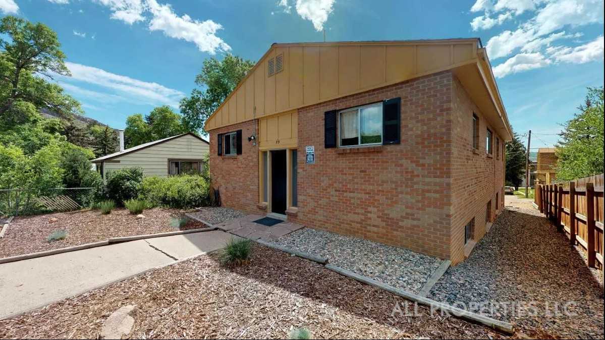 919 3rd St Apt 2 - Photo 2 of 32