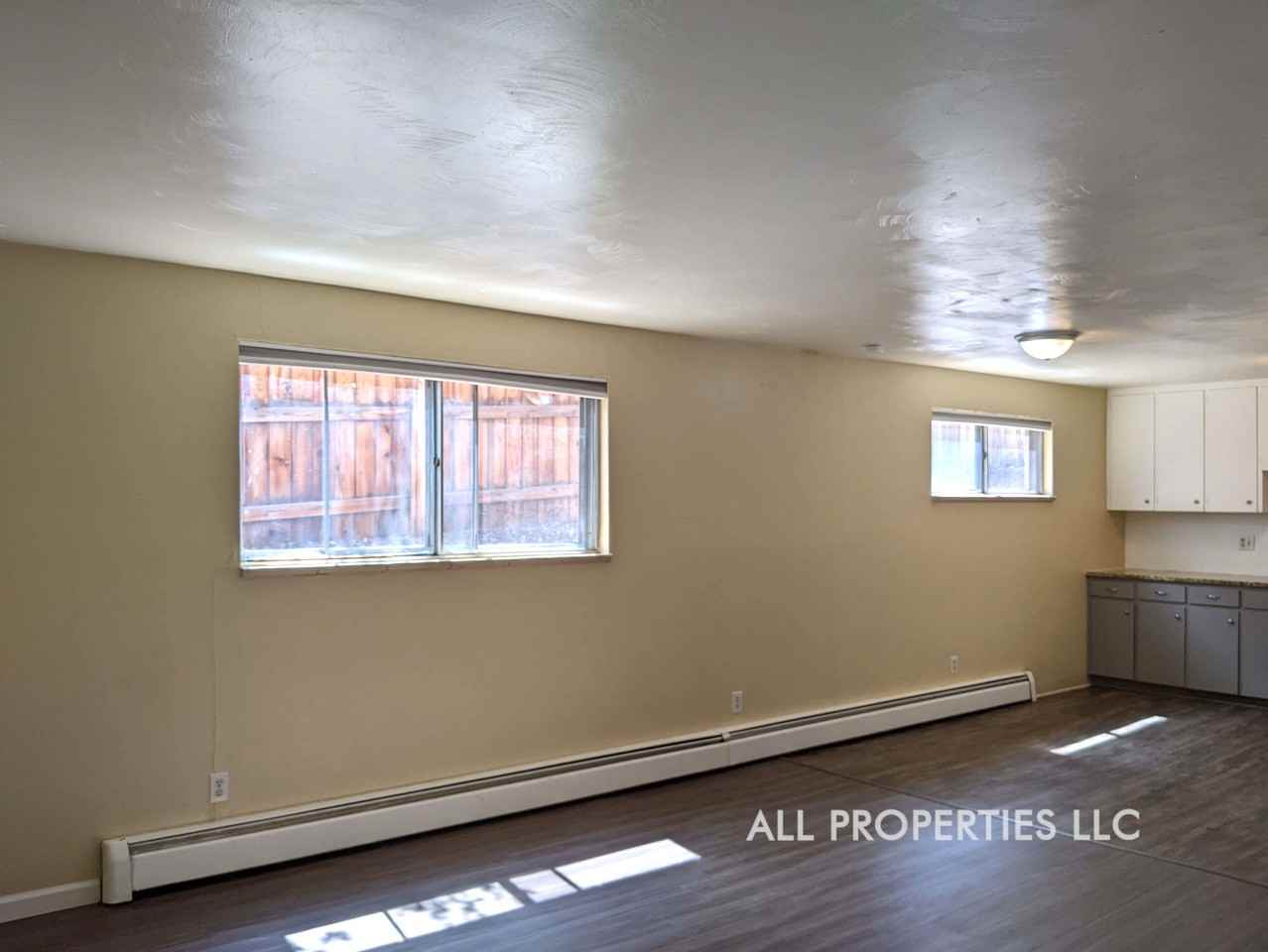 919 3rd St Apt 2 - Photo 6 of 32