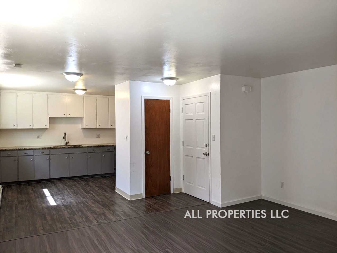 919 3rd St Apt 2 - Photo 7 of 32