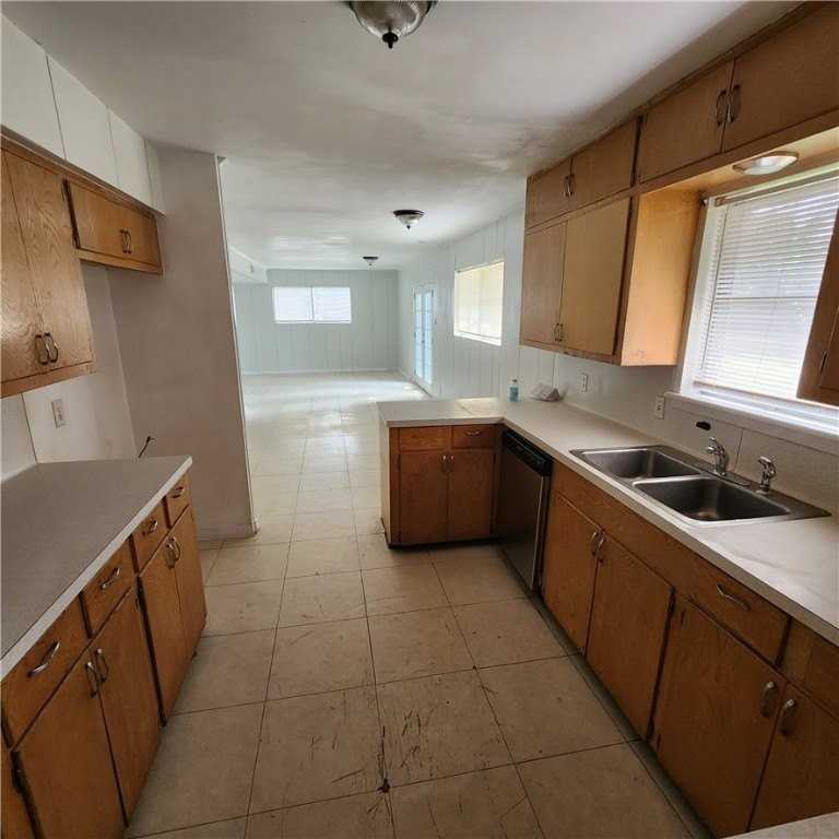 457 Haroldson Dr - Photo 3 of 13