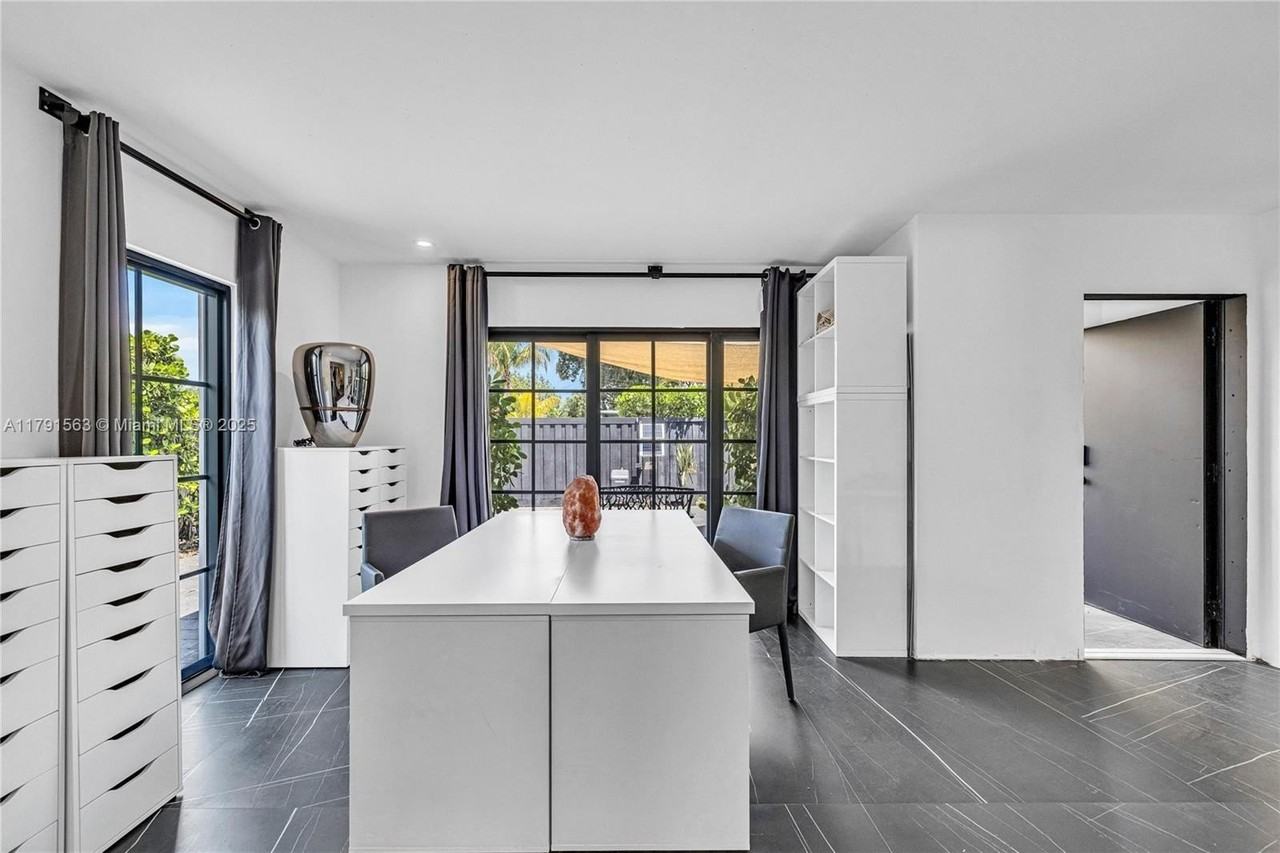 560 Nw 116th Ter - Photo 6 of 50