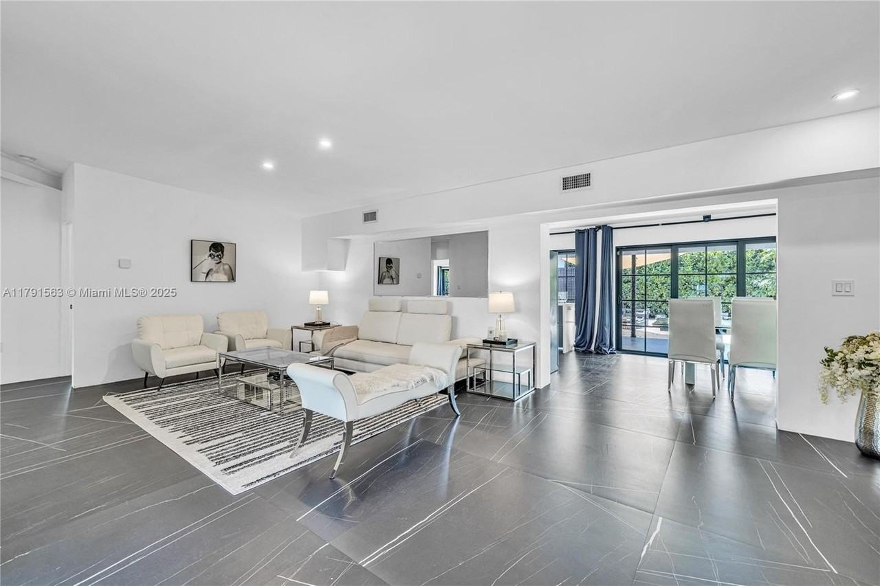 560 Nw 116th Ter - Photo 7 of 50