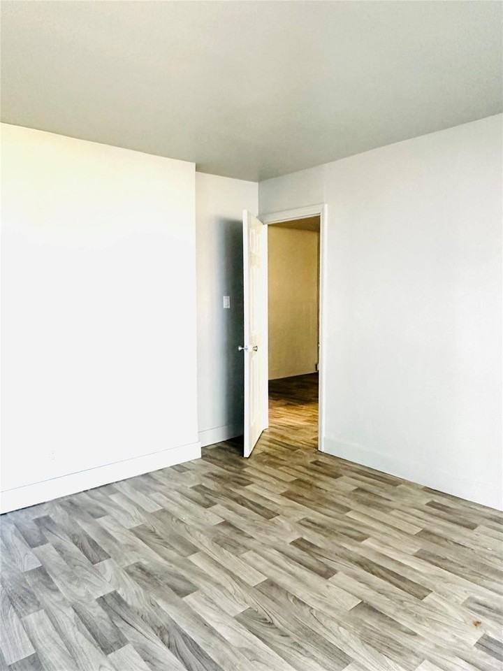 31 Pine St #25 - Photo 3 of 4