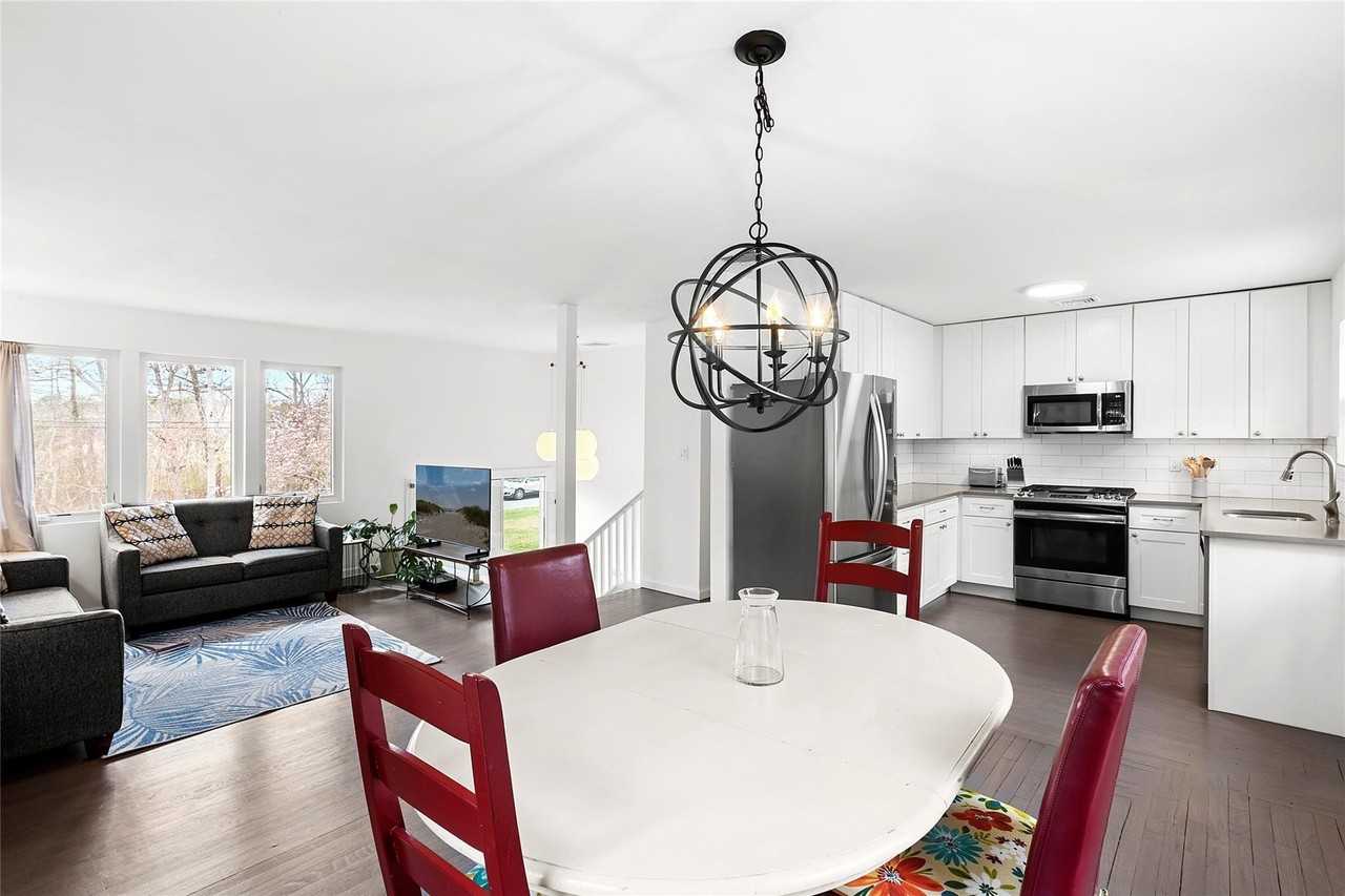 14 Old Main Rd - Photo 2 of 13