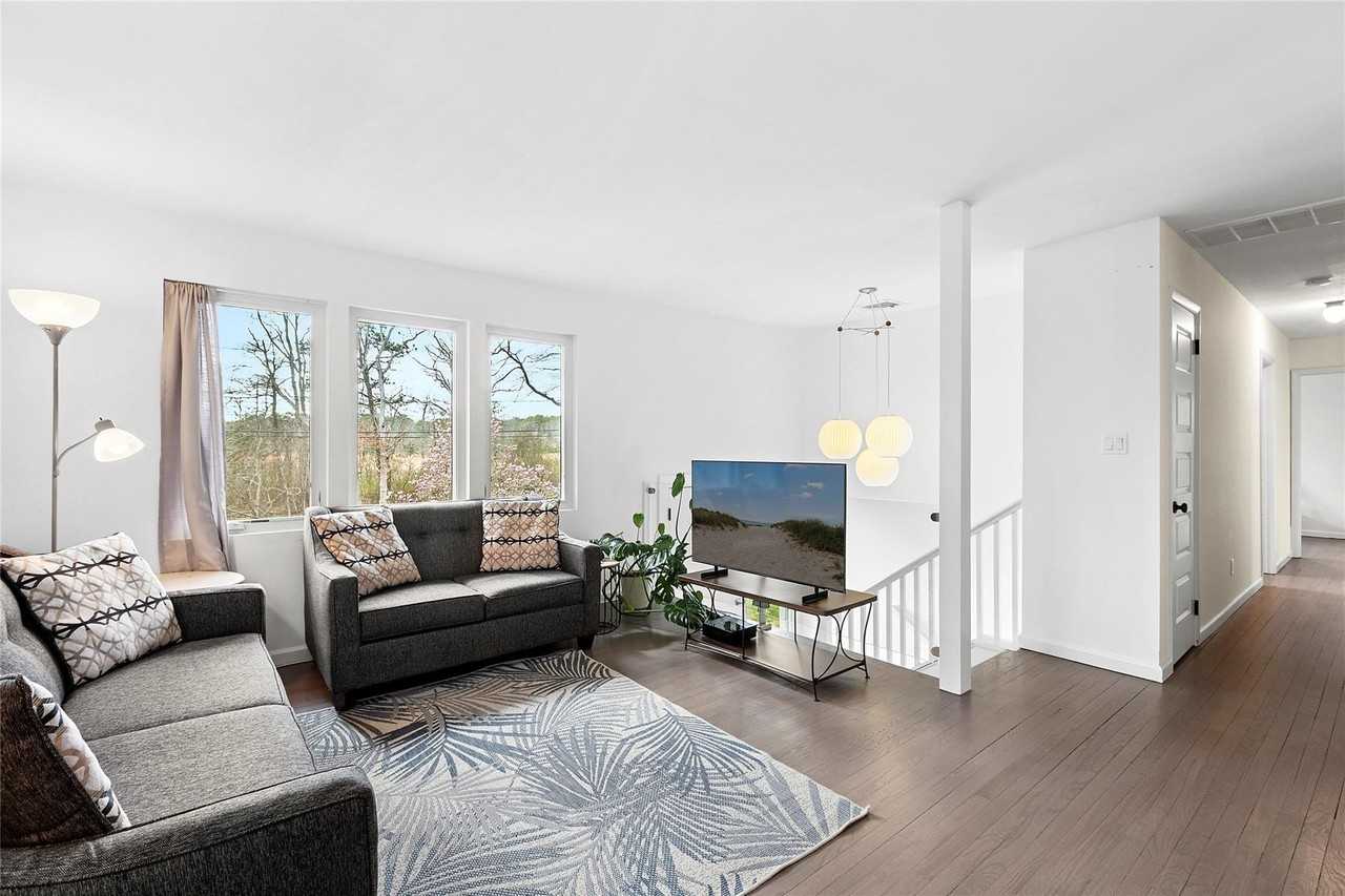 14 Old Main Rd - Photo 3 of 13