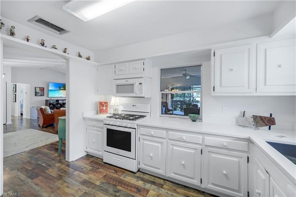 1382 Jamaica Road - Photo 6 of 27