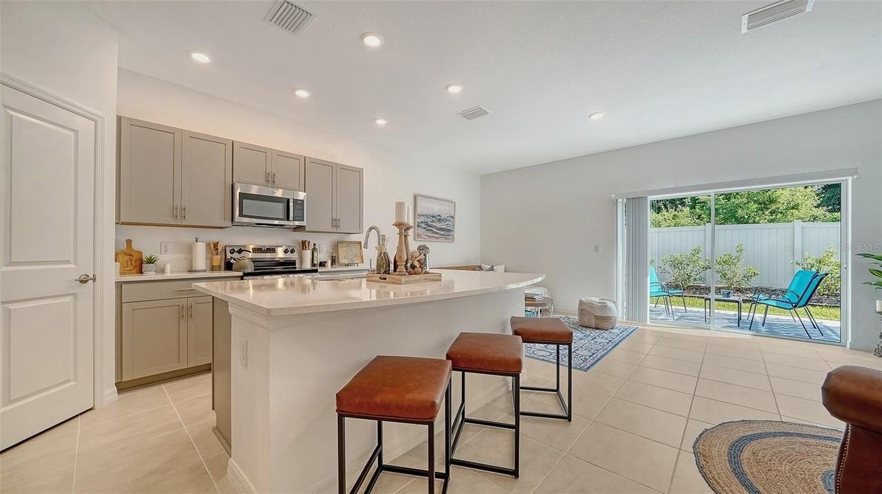 9068 Driven Snow St - Photo 7 of 38