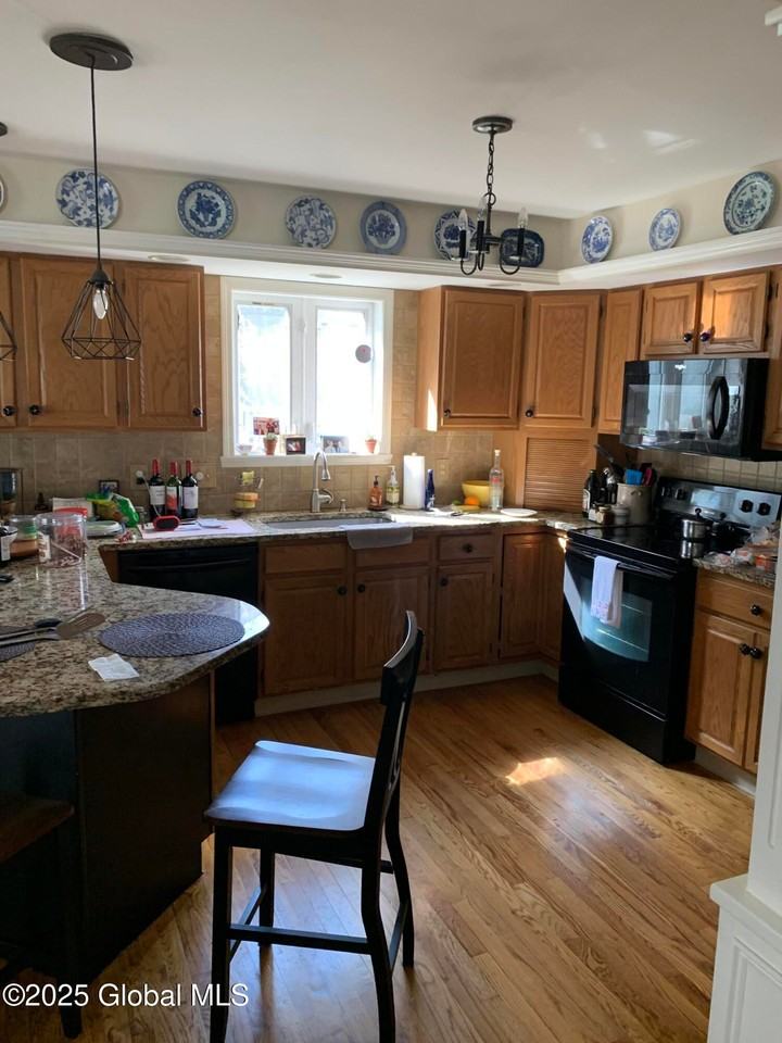 18 Cassidy Dr - Photo 2 of 16