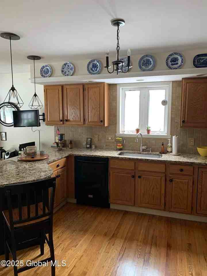 18 Cassidy Dr - Photo 3 of 16