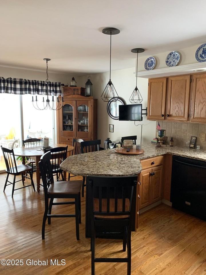 18 Cassidy Dr - Photo 4 of 16