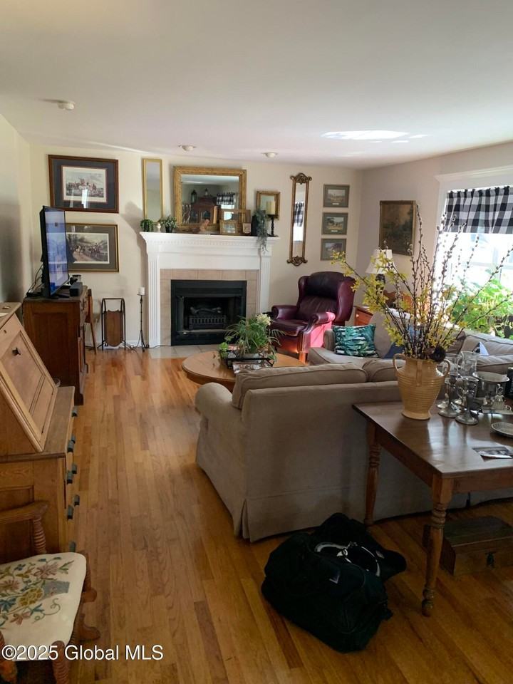 18 Cassidy Dr - Photo 6 of 16