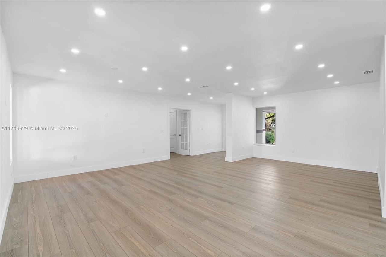 14170 Sw 30th St - Photo 4 of 50