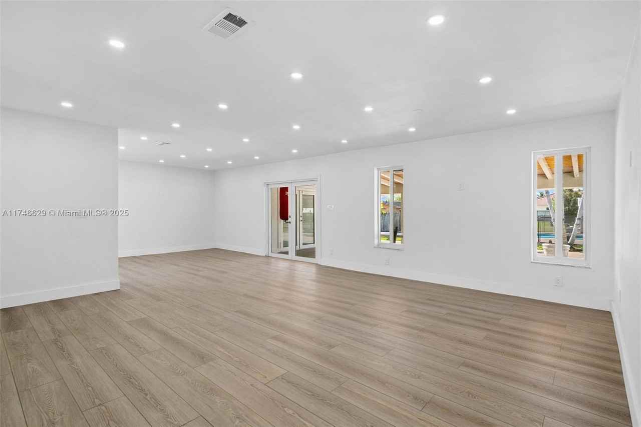 14170 Sw 30th St - Photo 6 of 50