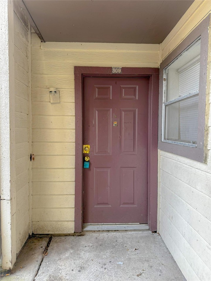 12615 Brookglade Circle - Photo 2 of 8