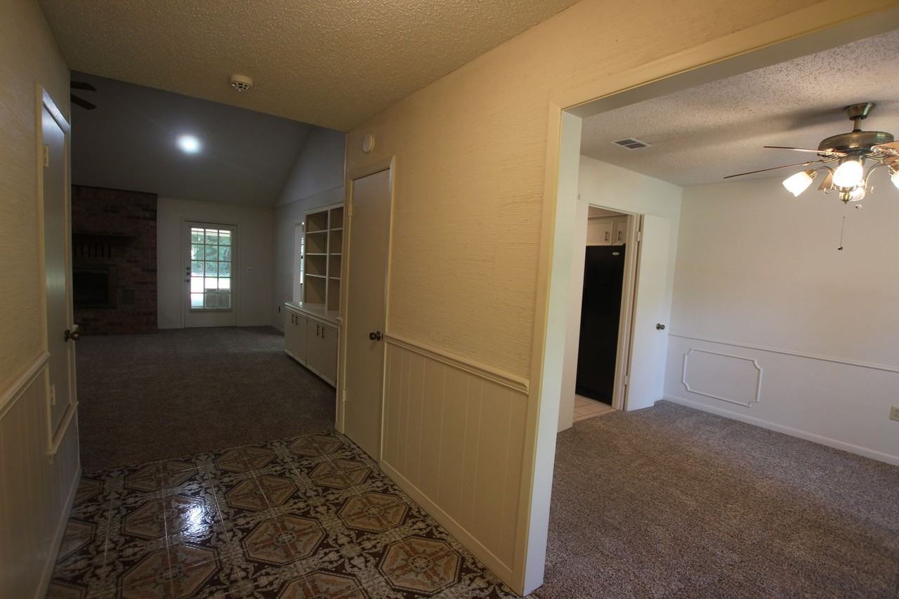 8505 Radcliffe Dr - Photo 2 of 35