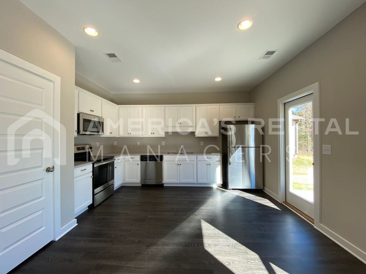 145 White Oak Cir - Photo 2 of 28