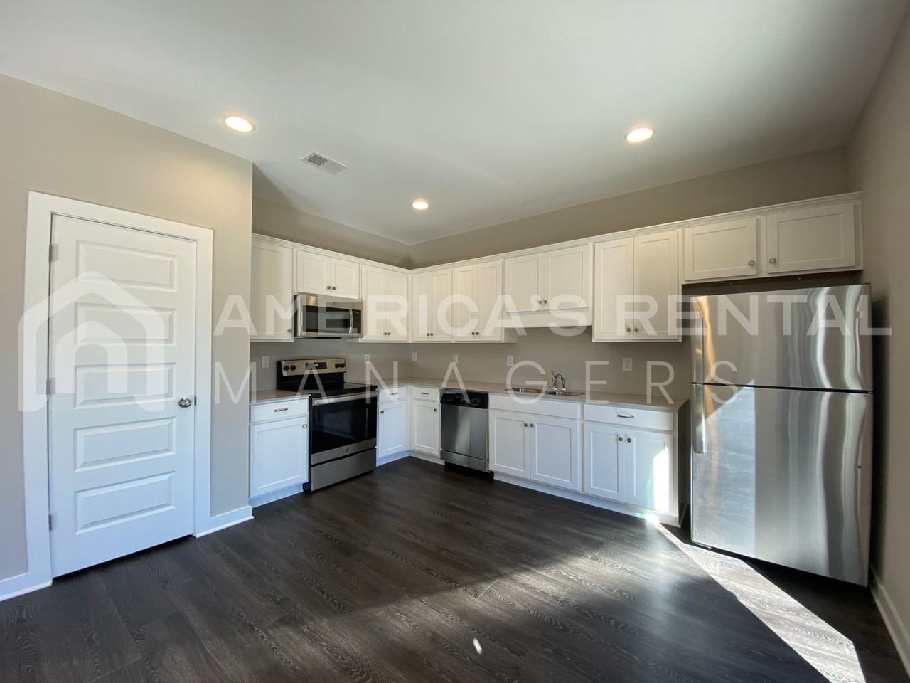 145 White Oak Cir - Photo 3 of 28