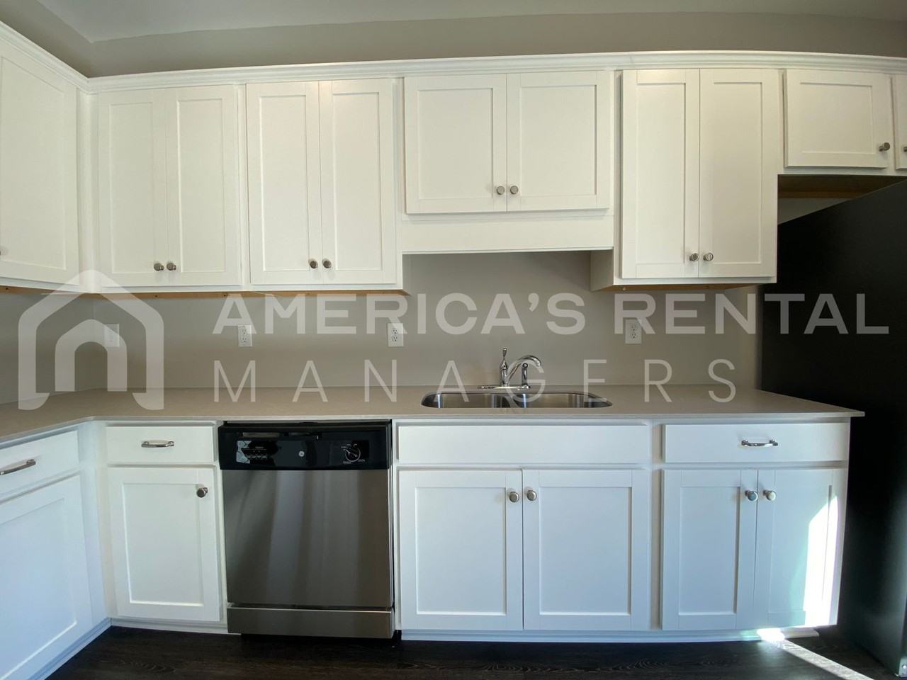 145 White Oak Cir - Photo 4 of 28
