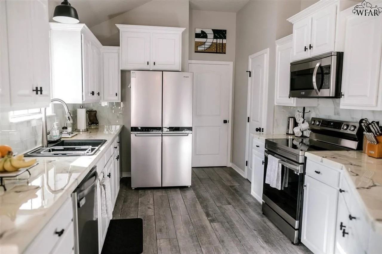 801 Sugarbush Ln - Photo 2 of 24