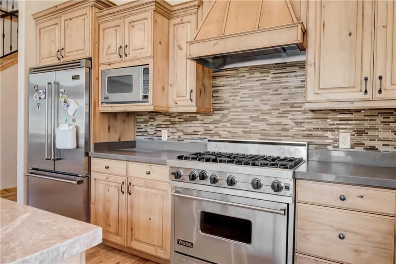 463 N 680 W - Photo 3 of 50