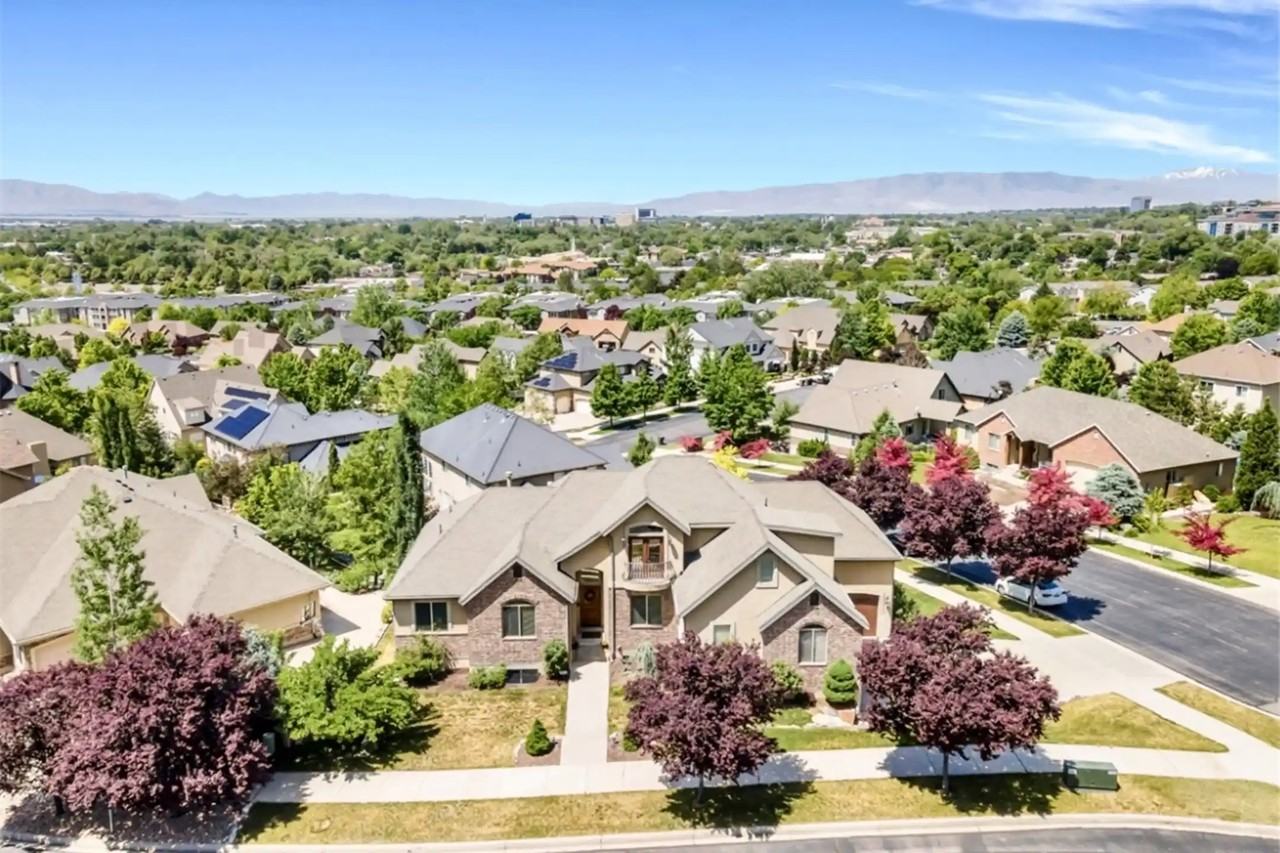 587 N 1420 E - Photo 2 of 22