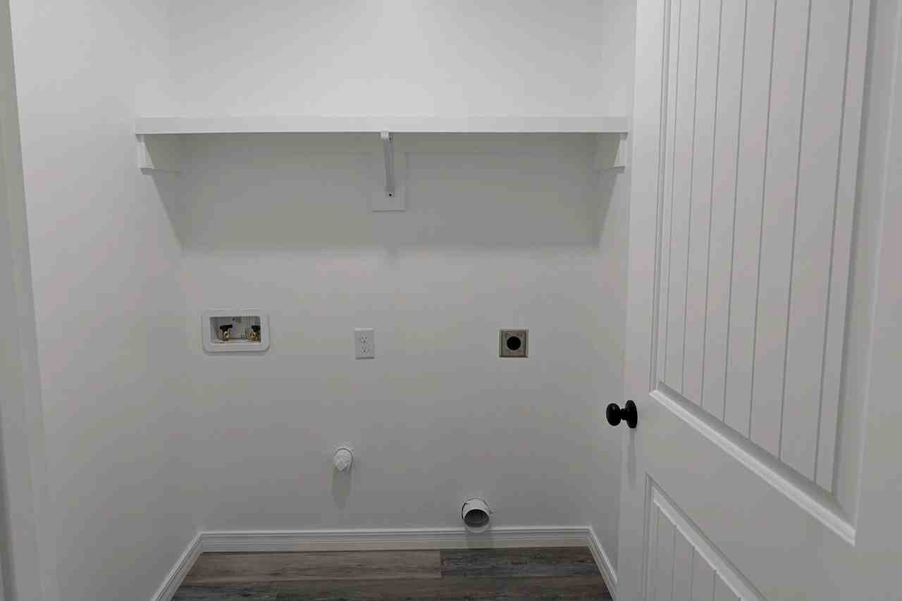 1119 Caprock St Unit B - Photo 3 of 11