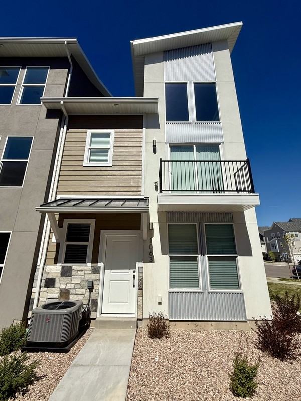 1063 Southeast - Photo 3 of 50