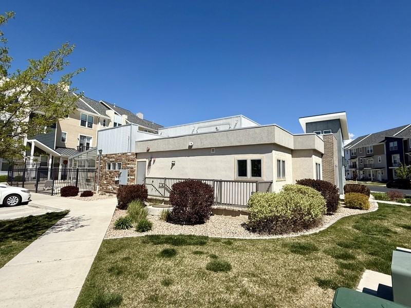 1063 Southeast - Photo 4 of 50