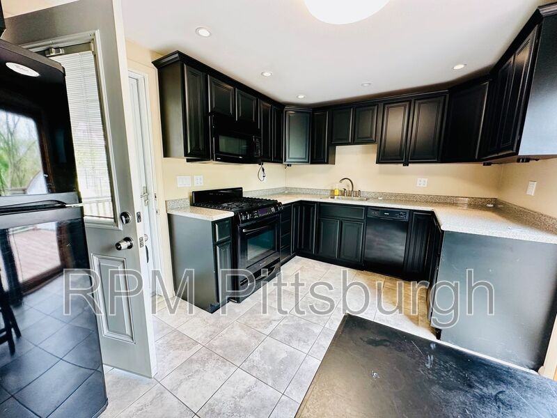 419 Woodland Rd - Photo 3 of 21