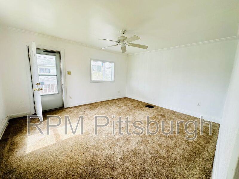 1109 Melrose Ave - Photo 2 of 9